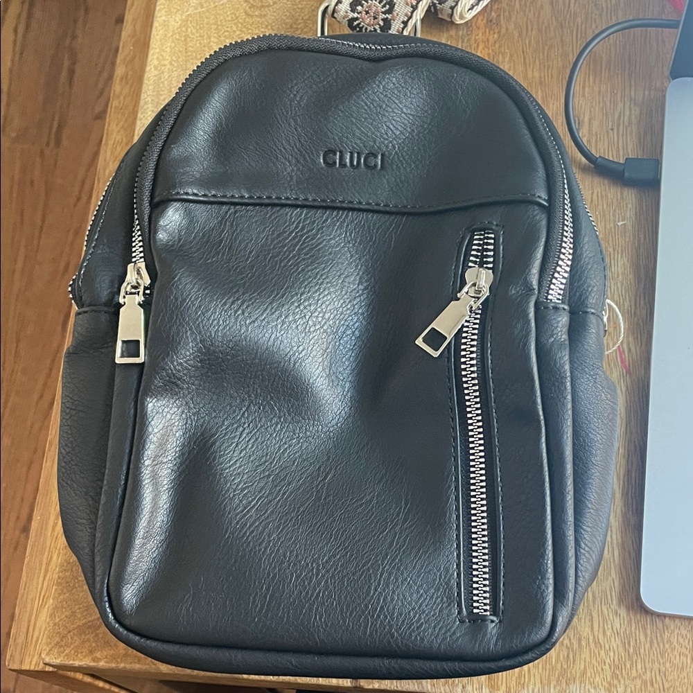 Cluci Black Leather Crossbody Bag